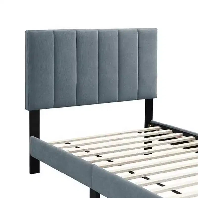 Lit simple avec tête de lit capitonnée, revêtement en lin gris clair doux