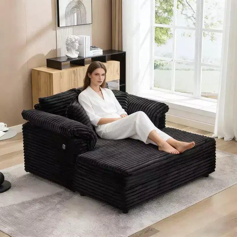 Grande chaise longue d'intérieur, canapé lounge confortable en velours côtelé avec accoudoirs larges et oreillers décoratifs, canapé convertible douillet pour salon