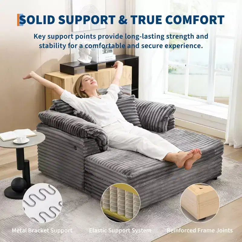 Grande chaise longue d'intérieur, canapé lounge confortable en velours côtelé avec accoudoirs larges et oreillers décoratifs, canapé convertible douillet pour salon